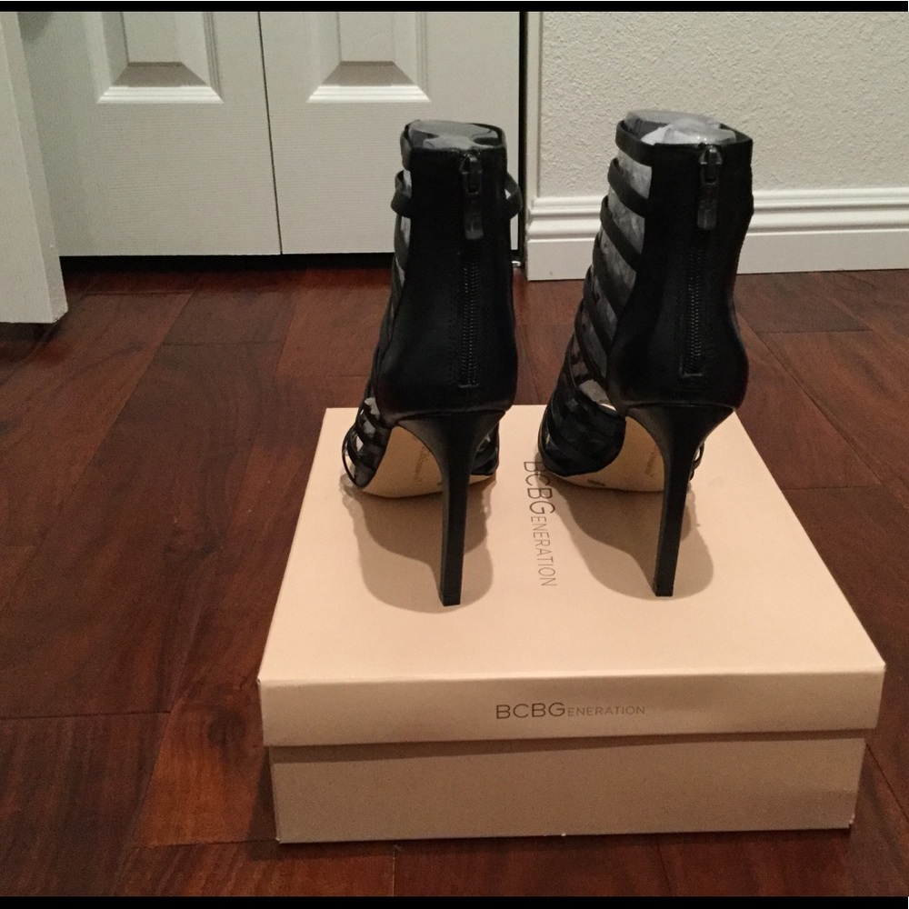 BCBG Shoes - Picture 6 of 7